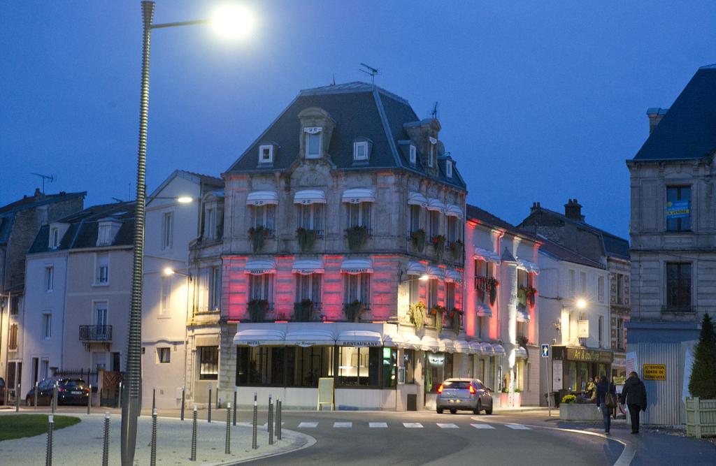 Hôtel Restaurant Des Remparts Chaumont  Exterior foto