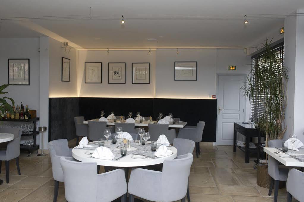 Hôtel Restaurant Des Remparts Chaumont  Exterior foto