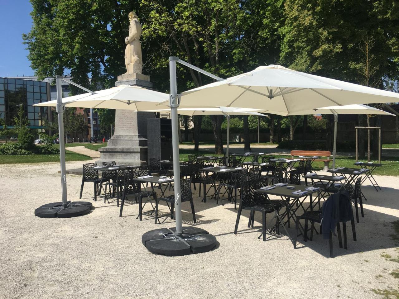 Hôtel Restaurant Des Remparts Chaumont  Exterior foto